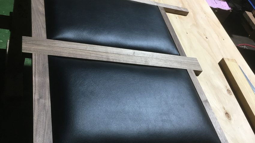 スイングドア（ウォールナット・PUレザー）